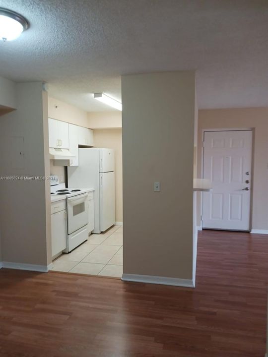 For Sale: $260,000 (1 beds, 1 baths, 600 Square Feet)