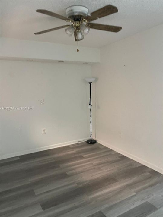 Active With Contract: $2,300 (2 beds, 2 baths, 898 Square Feet)