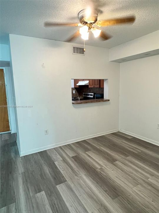 For Rent: $2,300 (2 beds, 2 baths, 898 Square Feet)