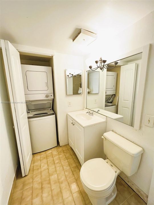 Active With Contract: $2,300 (2 beds, 2 baths, 898 Square Feet)