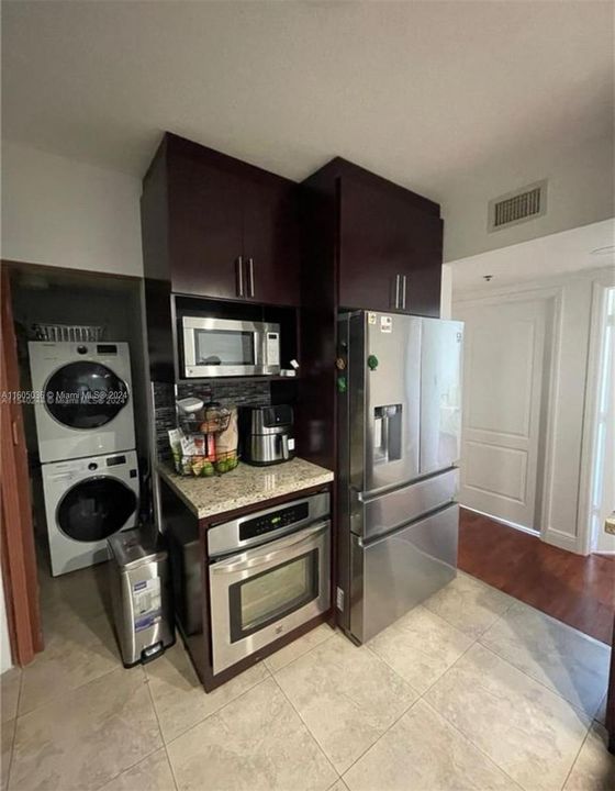 For Rent: $3,200 (3 beds, 2 baths, 1431 Square Feet)