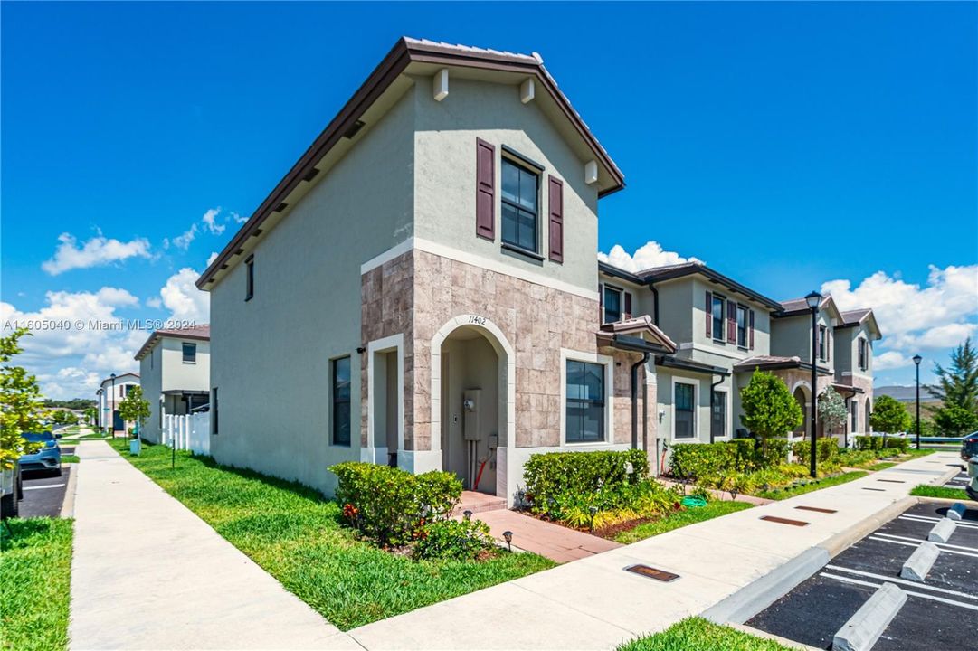 For Sale: $555,000 (3 beds, 2 baths, 1540 Square Feet)