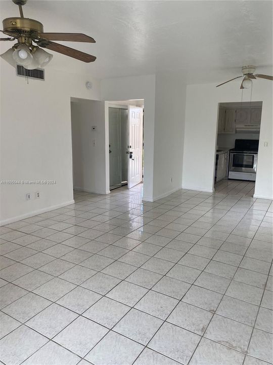 Recently Rented: $1,625 (1 beds, 1 baths, 761 Square Feet)