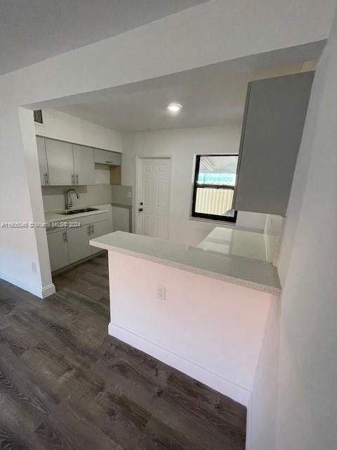 For Rent: $2,500 (1 beds, 1 baths, 2400 Square Feet)
