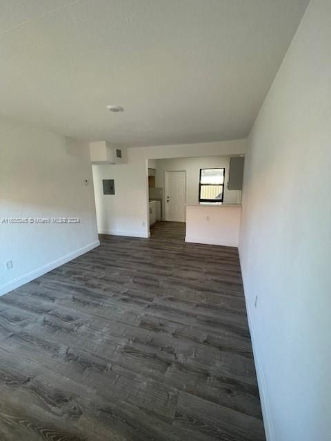 For Rent: $2,500 (1 beds, 1 baths, 2400 Square Feet)