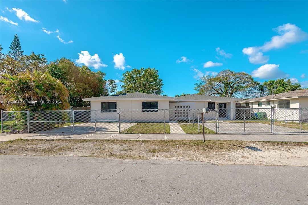 Active With Contract: $2,650 (3 beds, 2 baths, 1454 Square Feet)