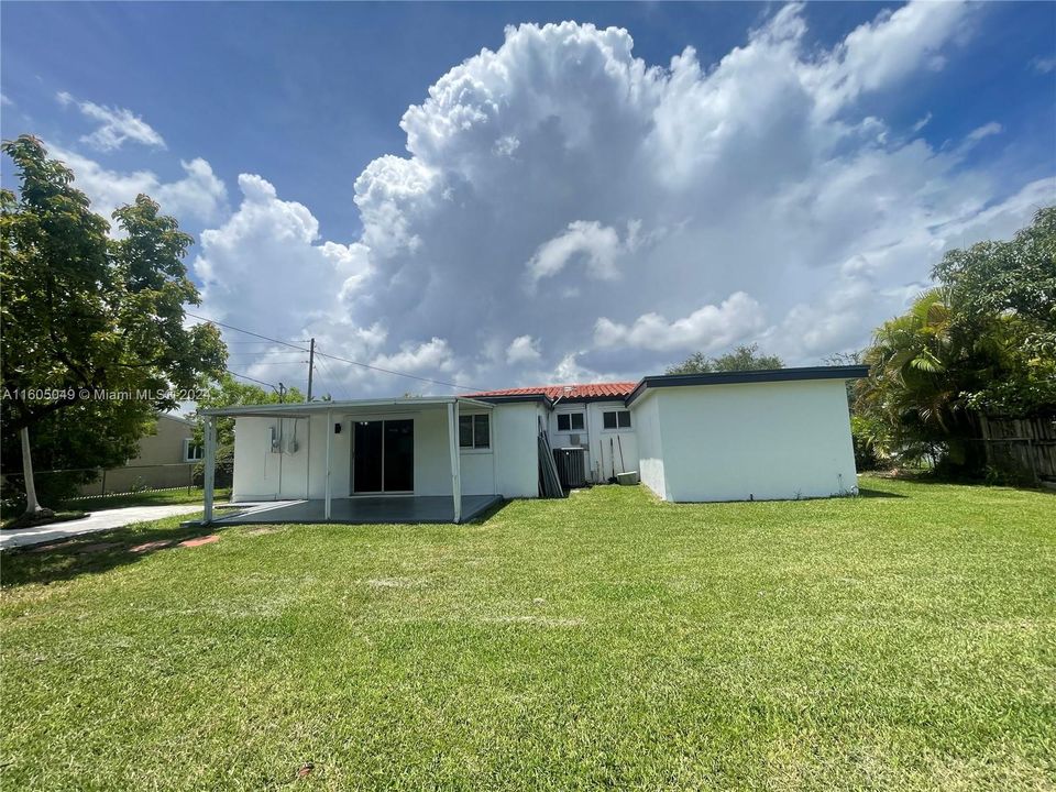 For Sale: $775,000 (3 beds, 2 baths, 1541 Square Feet)