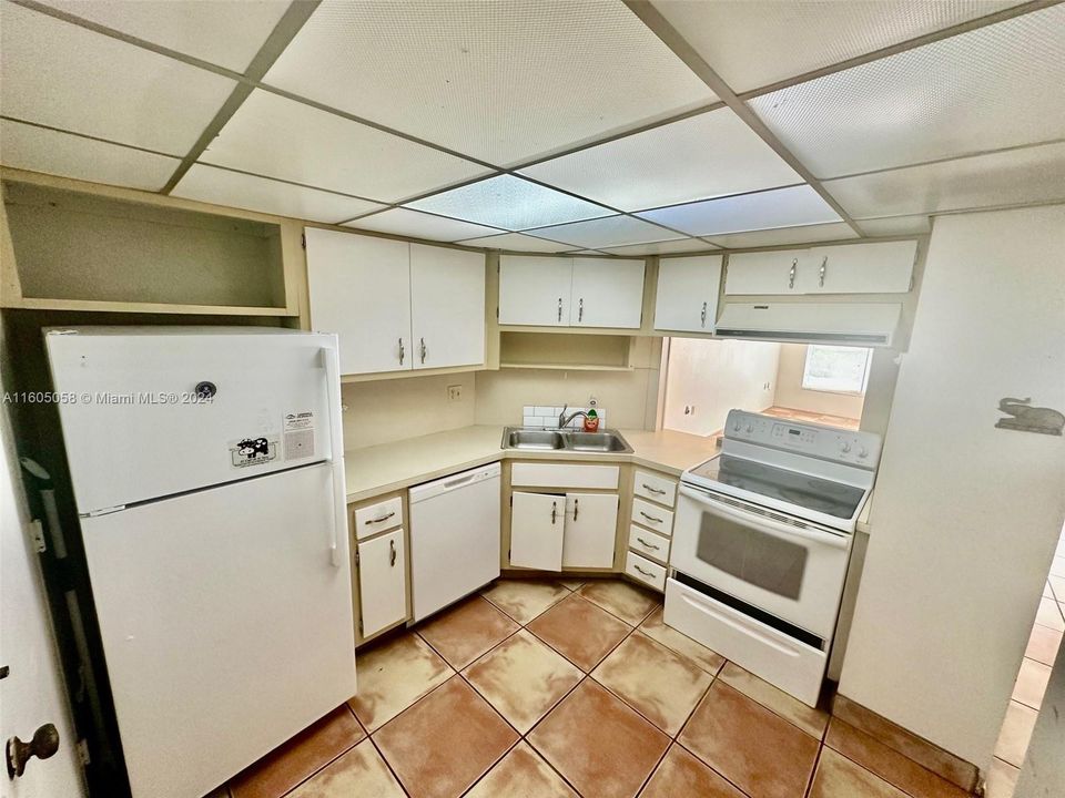 For Sale: $324,900 (1 beds, 1 baths, 846 Square Feet)
