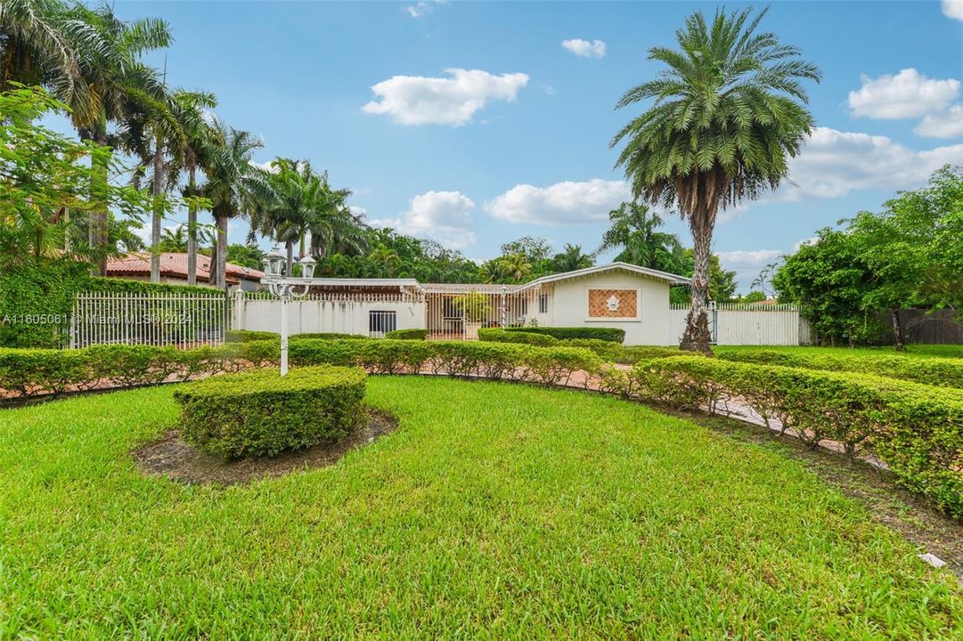 For Sale: $1,500,000 (3 beds, 3 baths, 2066 Square Feet)