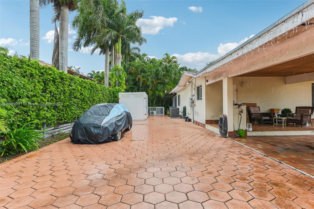 For Sale: $1,500,000 (3 beds, 3 baths, 2066 Square Feet)