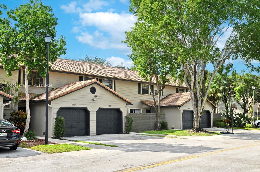 For Sale: $510,000 (3 beds, 2 baths, 1590 Square Feet)