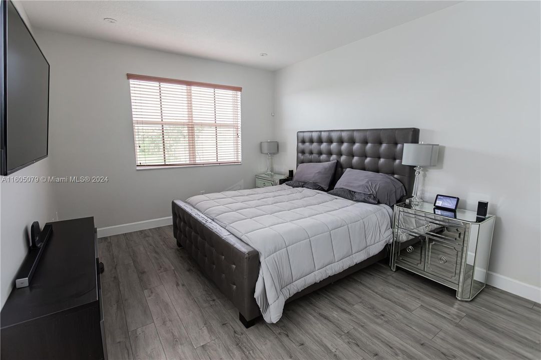 Active With Contract: $2,800 (2 beds, 2 baths, 1512 Square Feet)