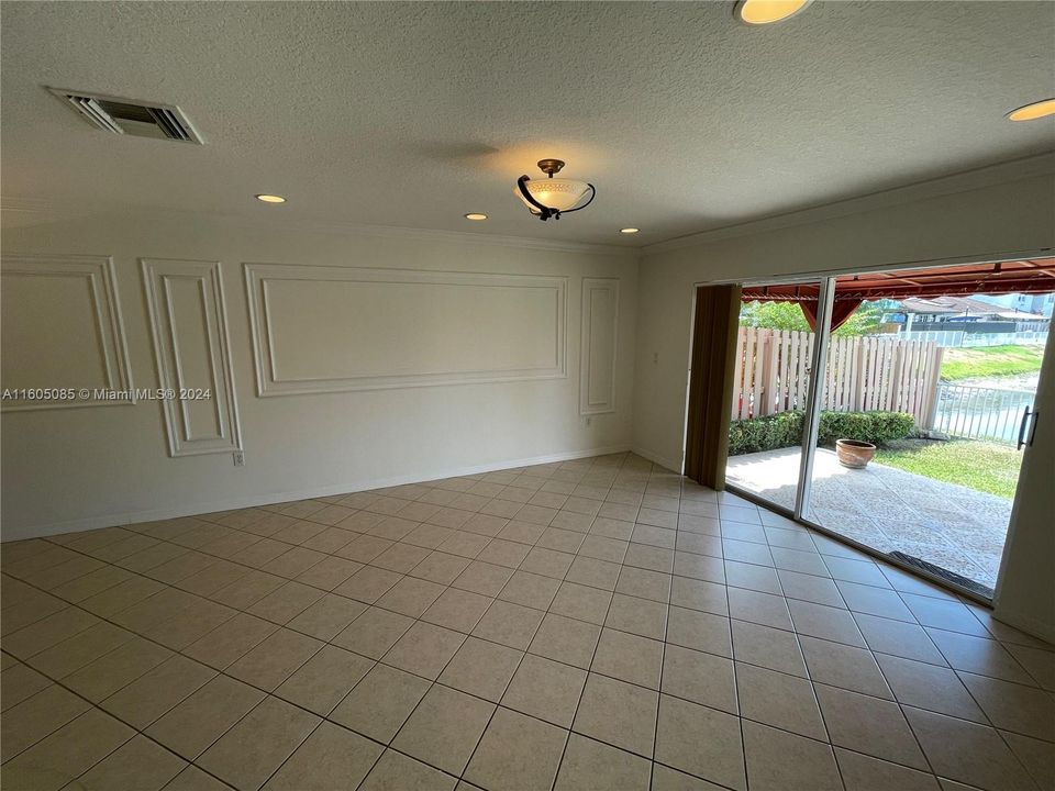 For Sale: $489,900 (2 beds, 2 baths, 1268 Square Feet)