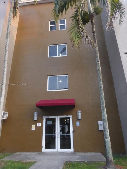 Vendido Recientemente: $250,000 (2 camas, 2 baños, 809 Pies cuadrados)