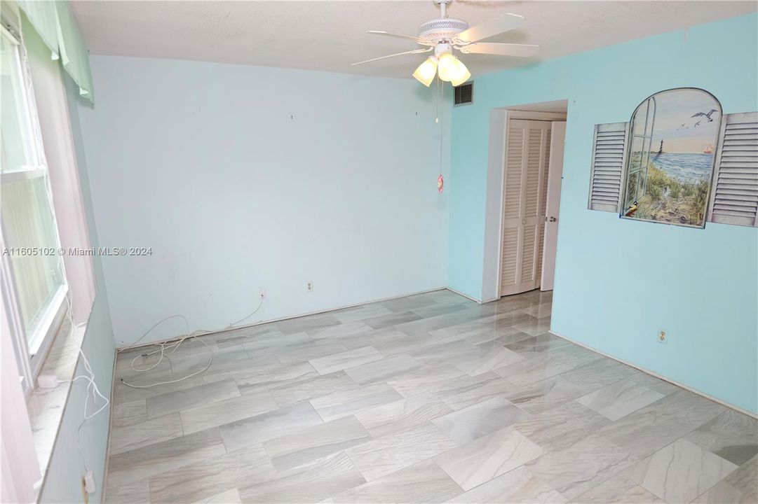 For Sale: $199,999 (2 beds, 2 baths, 960 Square Feet)