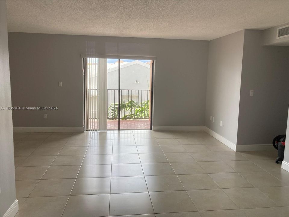 For Rent: $2,800 (3 beds, 2 baths, 1100 Square Feet)