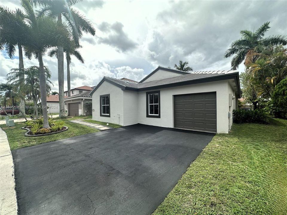 For Sale: $659,000 (4 beds, 2 baths, 1878 Square Feet)