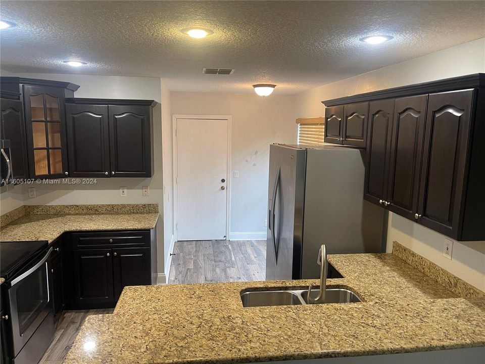 Active With Contract: $3,400 (3 beds, 2 baths, 1382 Square Feet)