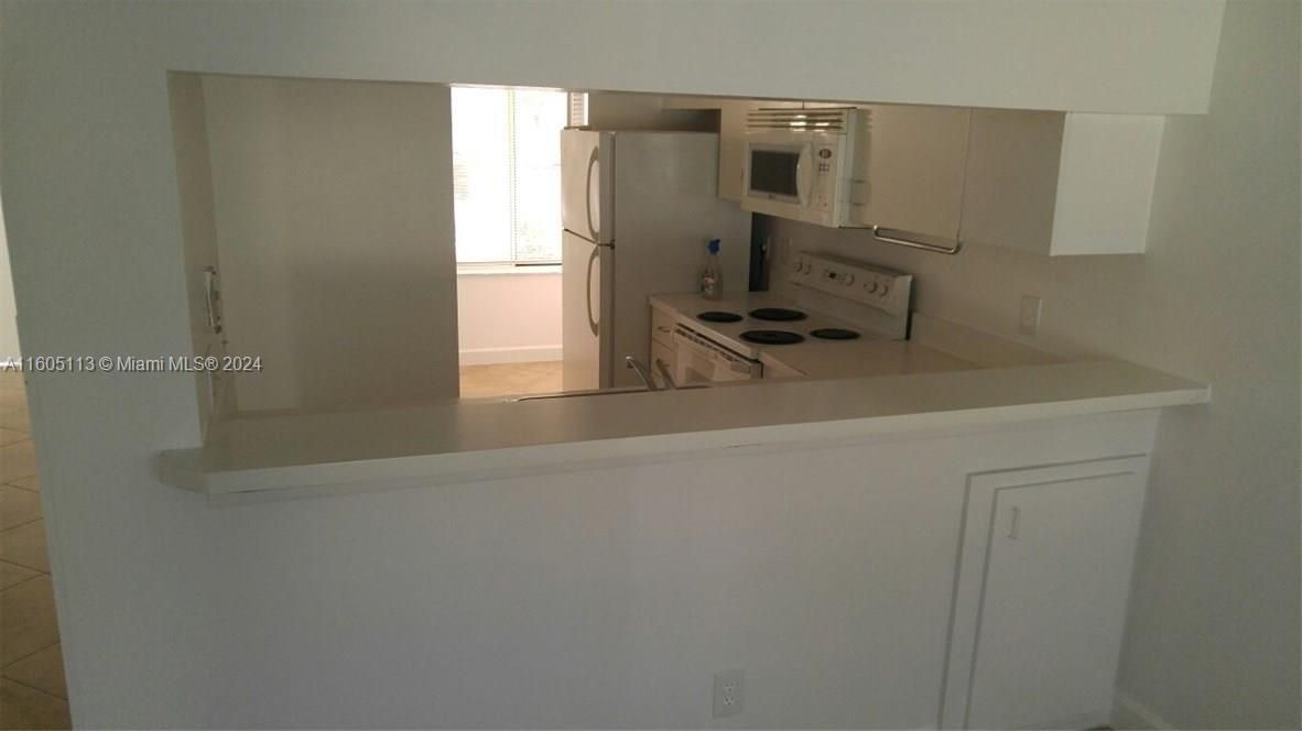 For Sale: $219,000 (1 beds, 1 baths, 816 Square Feet)