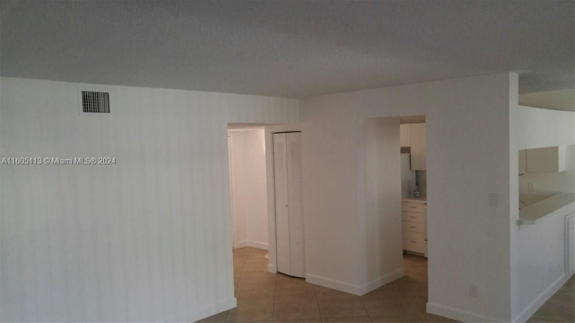 For Sale: $219,000 (1 beds, 1 baths, 816 Square Feet)