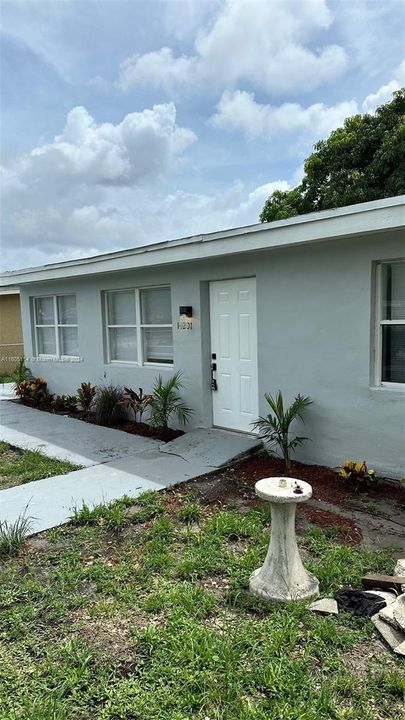 For Sale: $477,000 (4 beds, 2 baths, 1143 Square Feet)