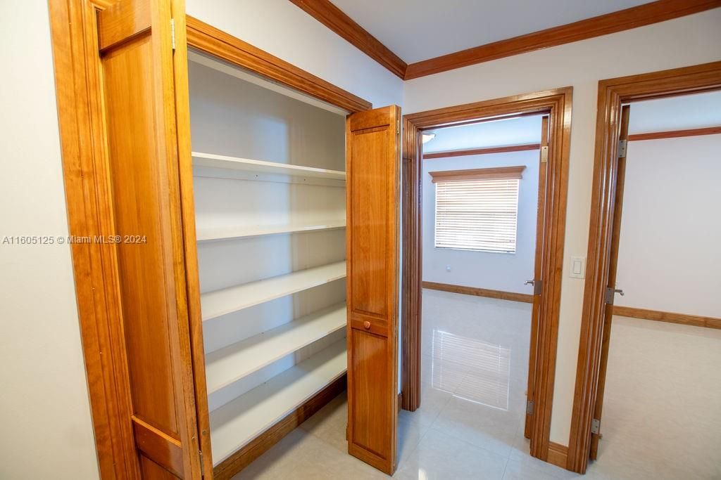 В аренду: $4,850 (4 спален, 2 ванн, 2441 Квадратных фут)