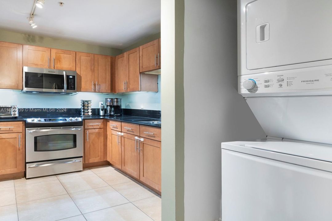 For Rent: $3,200 (2 beds, 2 baths, 1114 Square Feet)