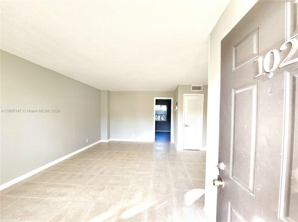 For Rent: $1,750 (1 beds, 1 baths, 4175 Square Feet)