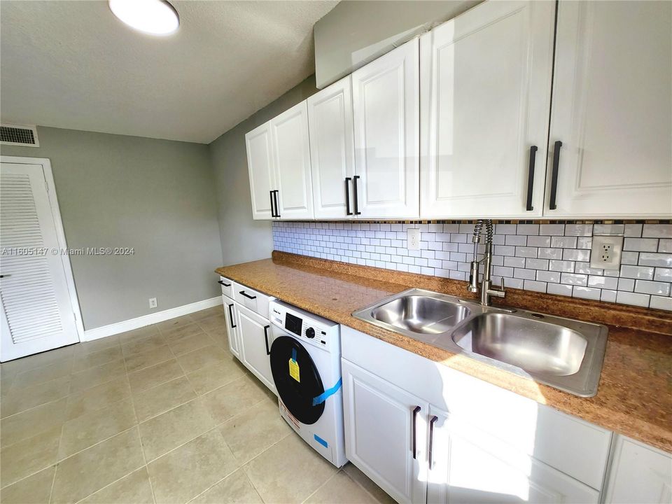 For Rent: $1,750 (1 beds, 1 baths, 4175 Square Feet)