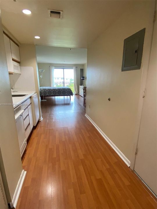 For Rent: $1,700 (0 beds, 1 baths, 403 Square Feet)