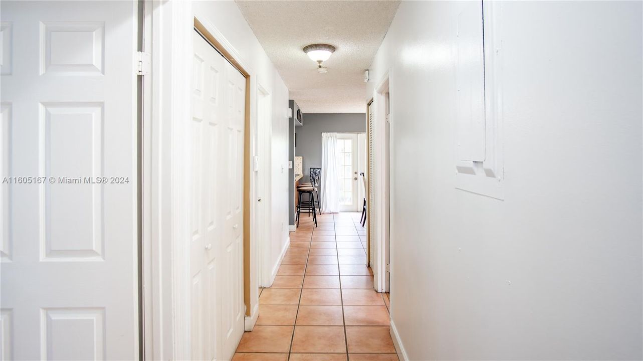 For Sale: $475,000 (3 beds, 2 baths, 1369 Square Feet)