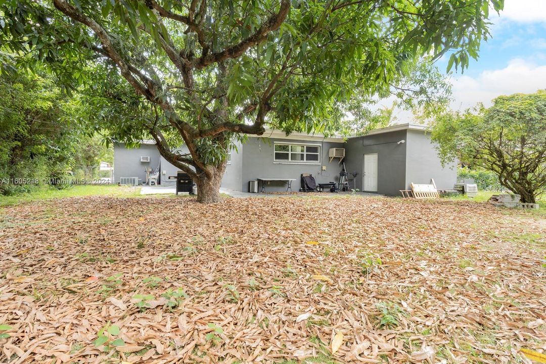 For Sale: $599,000 (3 beds, 2 baths, 1646 Square Feet)