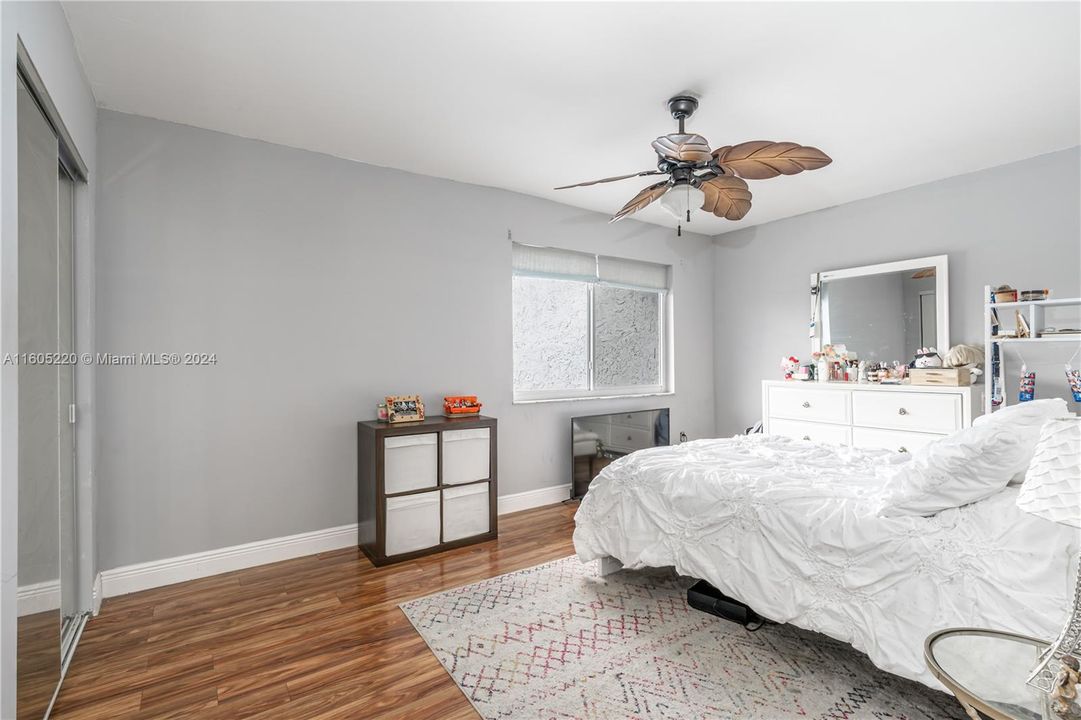 Active With Contract: $405,000 (2 beds, 2 baths, 1260 Square Feet)
