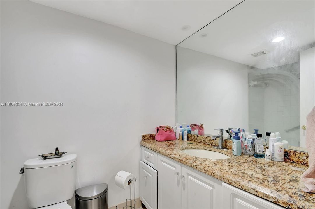 For Sale: $530,000 (2 beds, 2 baths, 1121 Square Feet)