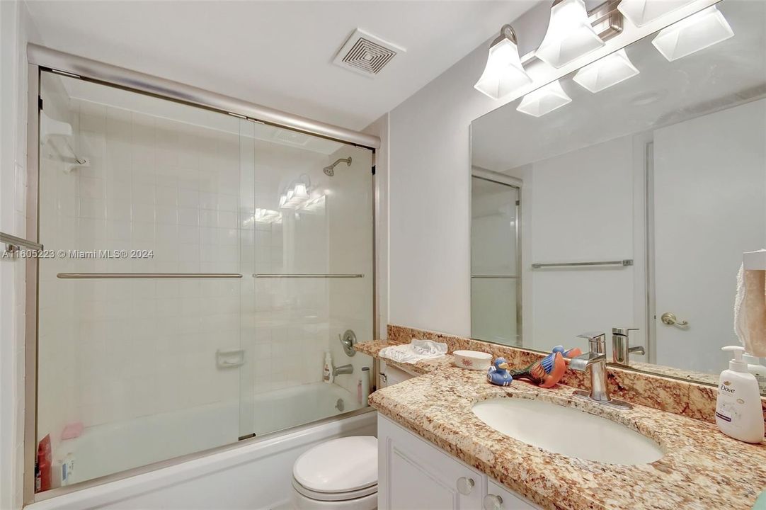 For Sale: $530,000 (2 beds, 2 baths, 1121 Square Feet)