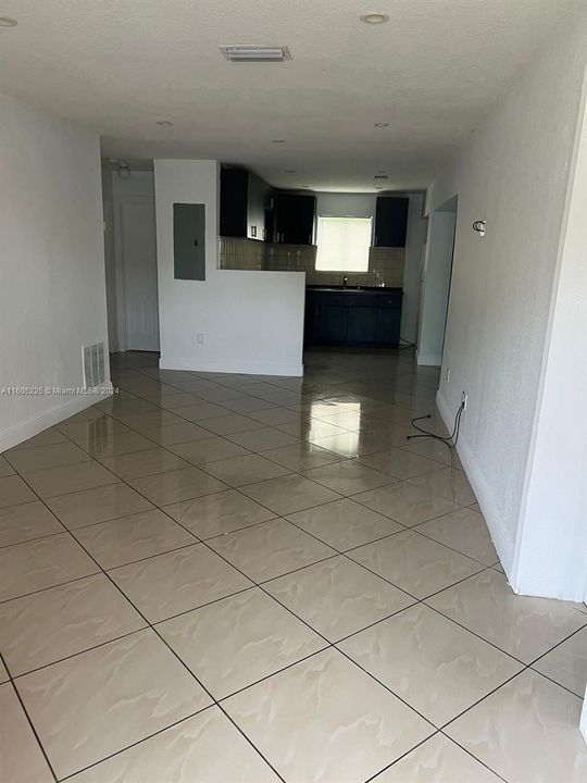 Recently Rented: $2,550 (3 beds, 2 baths, 1075 Square Feet)