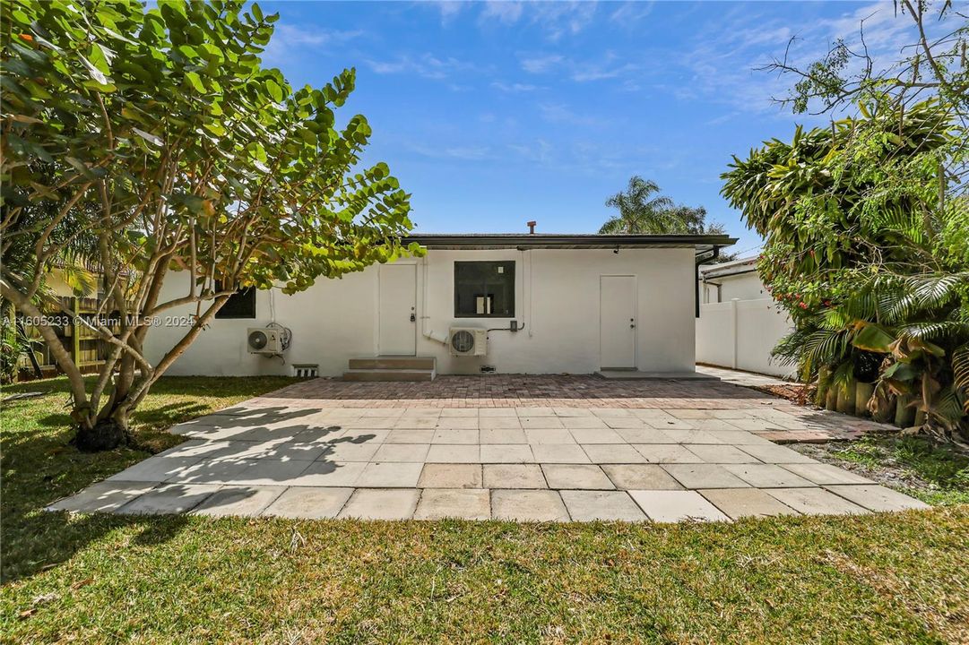 For Sale: $549,000 (3 beds, 2 baths, 1365 Square Feet)