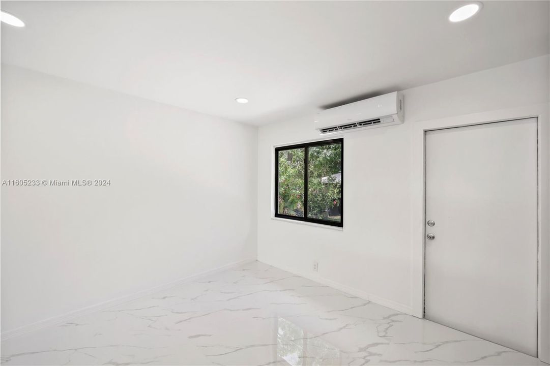 En Venta: $549,000 (3 camas, 2 baños, 1365 Pies cuadrados)