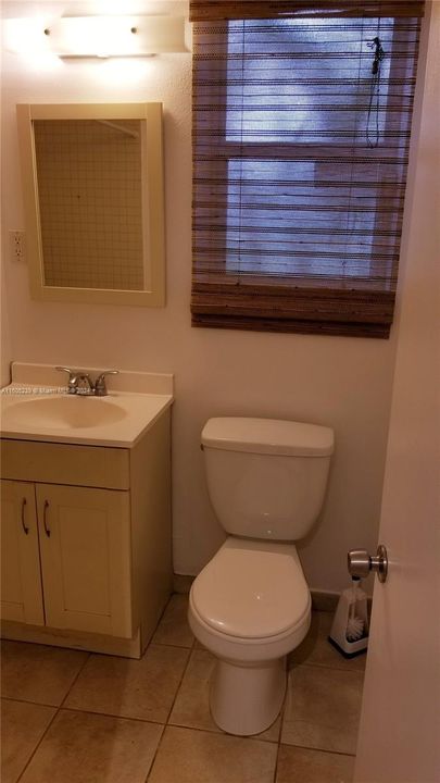 Active With Contract: $1,950 (1 beds, 1 baths, 810 Square Feet)