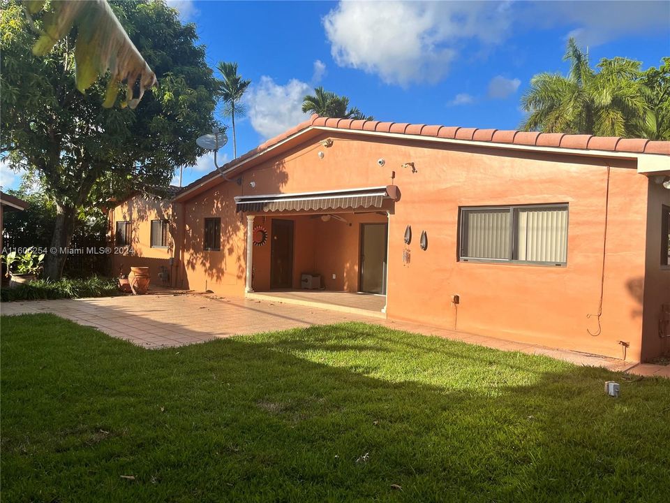 For Sale: $860,000 (4 beds, 3 baths, 2388 Square Feet)