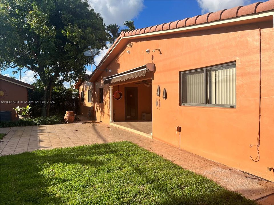 En Venta: $860,000 (4 camas, 3 baños, 2388 Pies cuadrados)