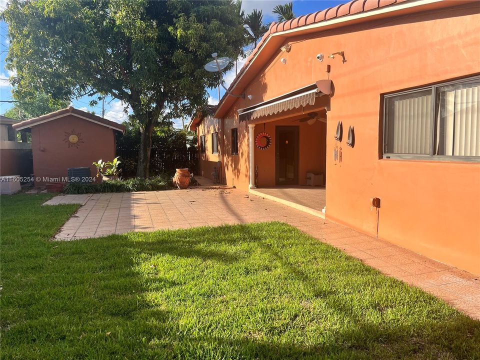 En Venta: $860,000 (4 camas, 3 baños, 2388 Pies cuadrados)