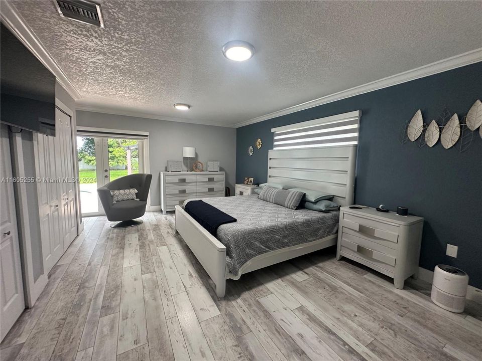 Recently Sold: $620,000 (3 beds, 2 baths, 1689 Square Feet)