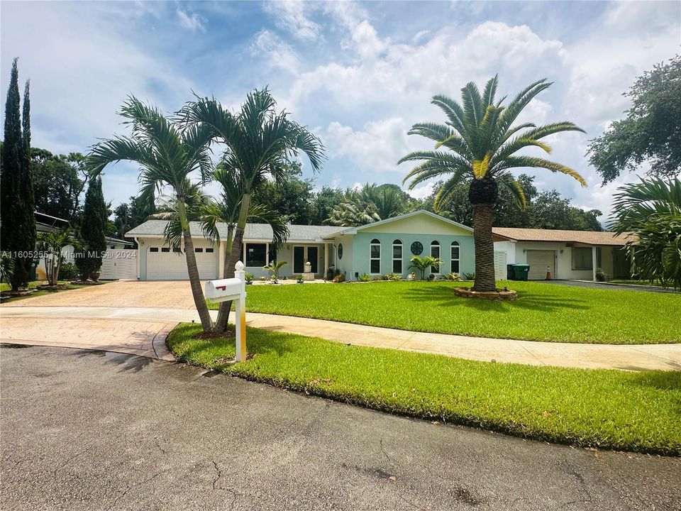 Recently Sold: $620,000 (3 beds, 2 baths, 1689 Square Feet)