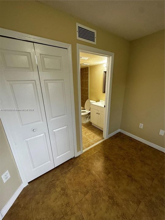 Active With Contract: $1,950 (2 beds, 2 baths, 822 Square Feet)