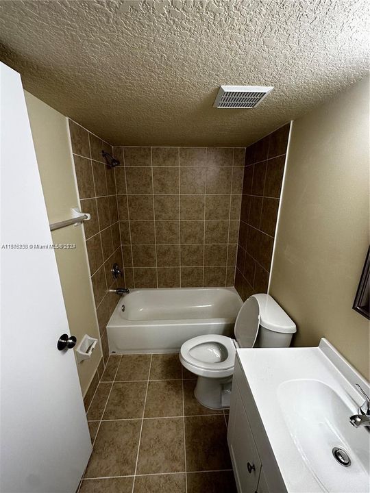 Active With Contract: $1,950 (2 beds, 2 baths, 822 Square Feet)