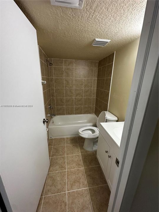 Active With Contract: $1,950 (2 beds, 2 baths, 822 Square Feet)