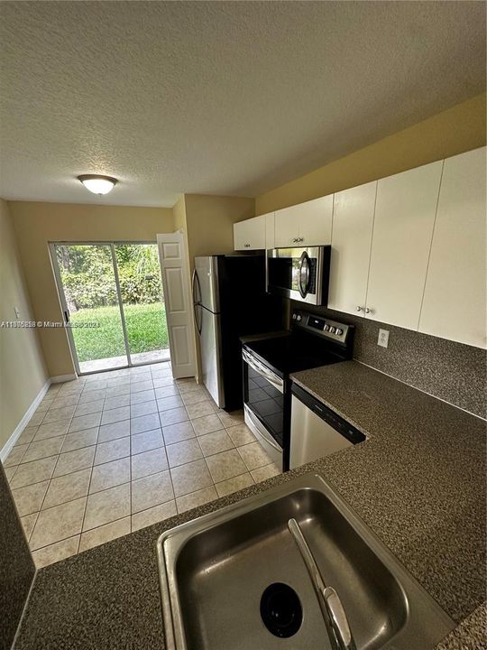 Active With Contract: $1,950 (2 beds, 2 baths, 822 Square Feet)