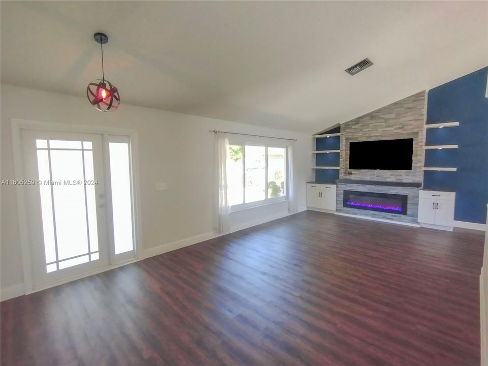 Active With Contract: $4,700 (4 beds, 2 baths, 2343 Square Feet)