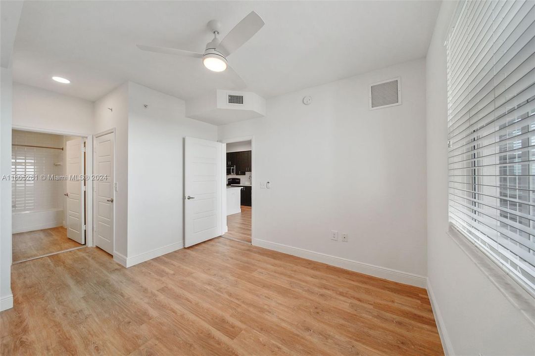 Active With Contract: $2,121 (1 beds, 1 baths, 778 Square Feet)